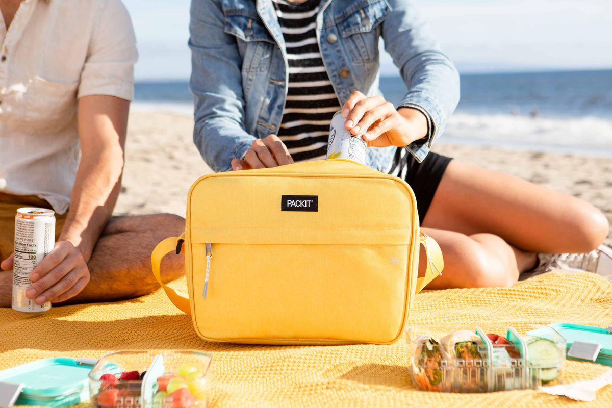 freezable-zuma-15-can-cooler-q1 2022_Lifestyle_Zuma-15-Can-Cooler_Lemonade_30_Lores.jpg