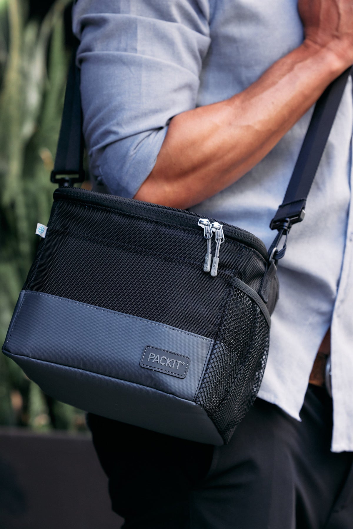 freezable-lunch-pail-o1 freezable-upright-lunch-pail-black-gray-lifestyle-male-city.jpg