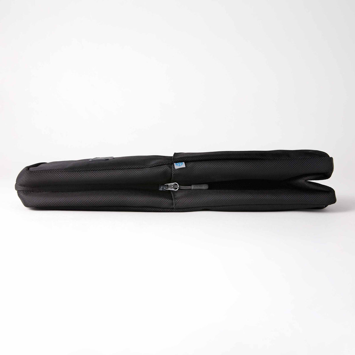 freezable-wine-carrier-x5 freezable-wine-carrier-black-ecofreeze-plus-flat.jpg