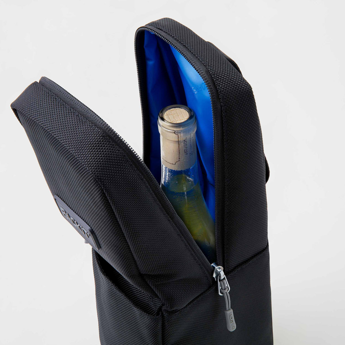 freezable-wine-carrier-x5 freezable-wine-carrier-black-ecofreeze-plus-top-view-with-wine.jpg