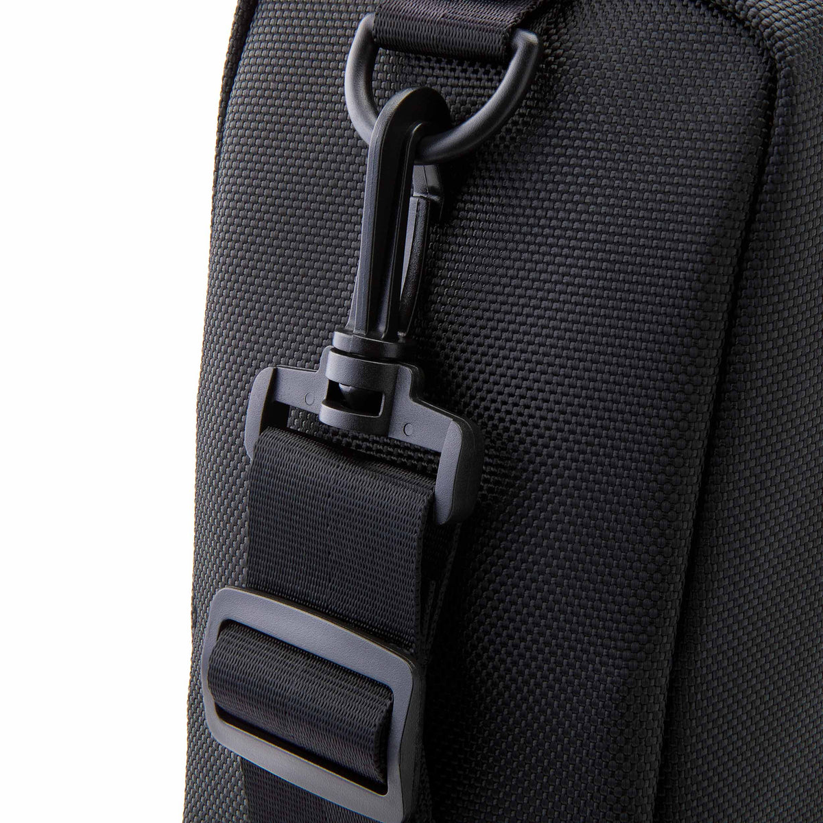 freezable-wine-carrier-x5 freezable-wine-carrier-black-ecofreeze-plus-zoom-removable-strap.jpg