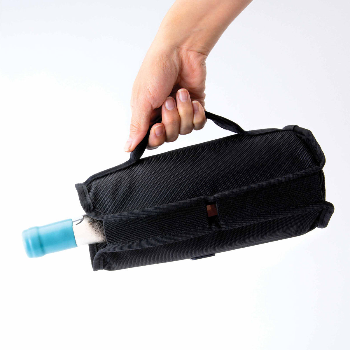 freezable-wine-cooler-l7 freezable-wine-cooler-black-pouring-with-handle.jpg